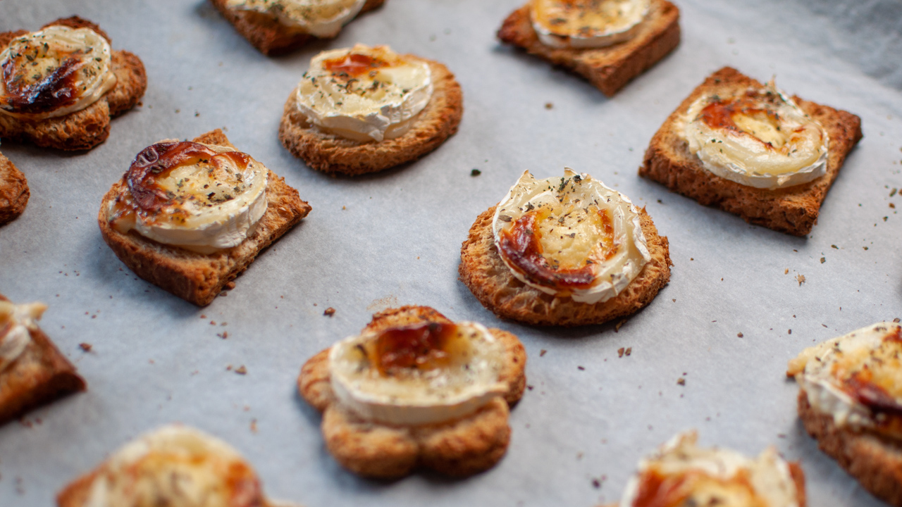Régalez-vous avec notre toast au fromage de chèvre avec du miel