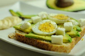 Recette toast avocat oeuf mozzarella