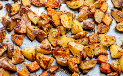 Des Patates Douces et des Pommes de Terre Rôties au Four. Régalez-vous !