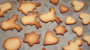 Sur papier cuisson - Recette Facile Des Sablés, des Biscuits de Noël par Kisoulou